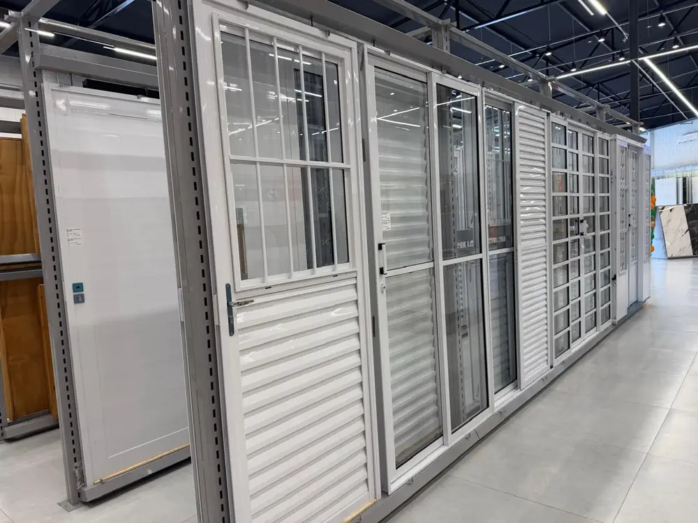 Área de louças sanitárias e boxes de banheiro